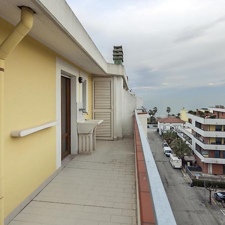 Palazzo Giallo Alba Adriatica Exteriör bild